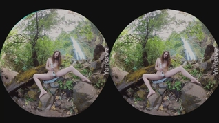 Sensual Endza Explores Her Pussy in VR