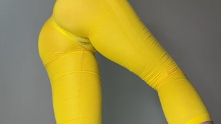 ⭐️ PAWG Plugged Twerkin' &amp; Peeing in Yellow Yoga Pants ⭐️