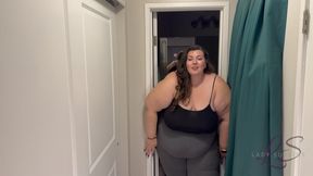 SSBBW Gets Stuck in the Doorway