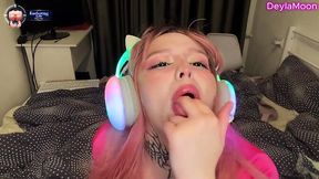 Russian cosplayer engages in dirty talk during horny JOI scene