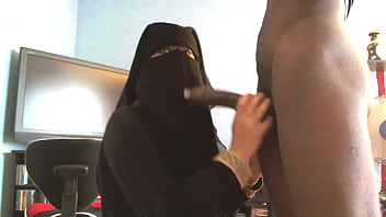 suceuse en niqab