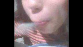 Morra comiendo cereal