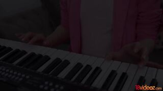 18 yo Videoz - Bella Gray - Music lesson anal with