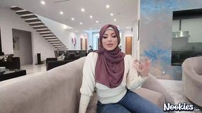Hijabi hotwife gets a surprise fuck