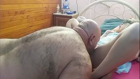 NOVINHA SE DEU BEM CONSEQUIU GOZAR NA BOCA DELE