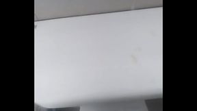 Chaqueta en el el ba&ntilde_o del oxxo