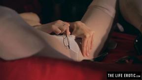 ”Puffy nippled stepmommy rips through her nylons to masturbate”