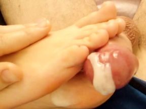 Footjob messy gushing Cum