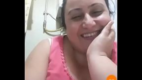 Show yapan iri memeli kadin