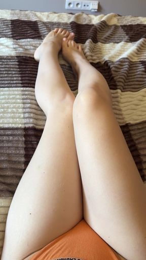 OnlyFans model showcases her assets