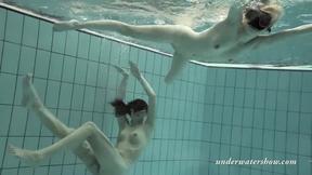 ”Loris & Okunewa swimming lesbo girls underwater”