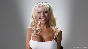 Brittney Shows HOW to Masturbate