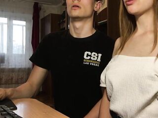 СВОДНАЯСЕСТРА ПРЕДЛОЖИЛА ГЛЯНУТЬ ПОРНО. ЗАКОНЧИЛИ С СПЕРМОЙ В ЕЕ РТУ - via Hub