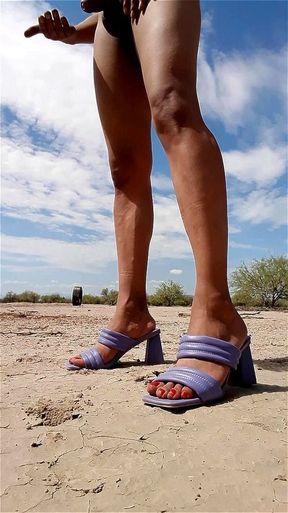 linda sexytrans pene pequeño desnuda en publico te modela sus tacones muy caliente deliciosas nalgas