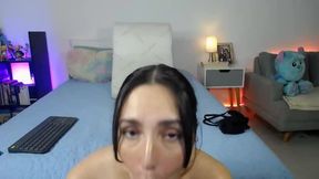 Making out with a Beautiful Slut