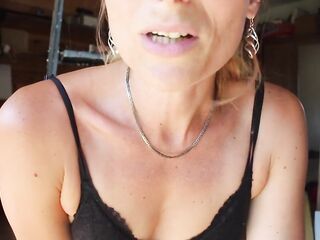 VIDEO 54 : HAWT WORKER BEAUTY