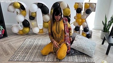 Aaliyah Yasin gets horny whilst waiting for her guests
