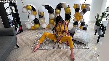 Aaliyah Yasin gets horny whilst waiting for her guests