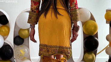 Aaliyah Yasin gets horny whilst waiting for her guests