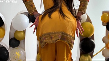 Aaliyah Yasin gets horny whilst waiting for her guests