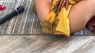 Aaliyah Yasin gets horny whilst waiting for her guests
