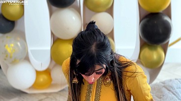 Aaliyah Yasin gets horny whilst waiting for her guests