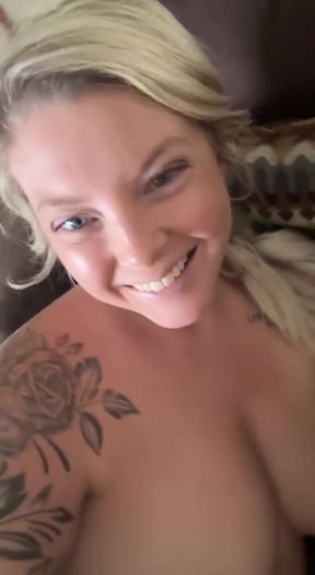 Amateur milf exposes her tits and pussy on OnlyFans