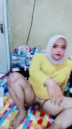 Ivvy Hijab Crossdresser, Wearing Jeans Then Masturbates