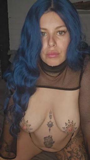 JOI tits out