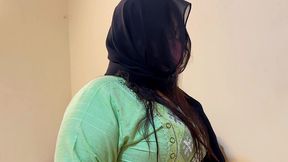 i m horny huge ass, big boobs & cute hairy pussy 19 year old single arab muslim girl, can u fuck me