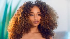Kinky lady Cecilia Lion is showing off her impressive round bottom