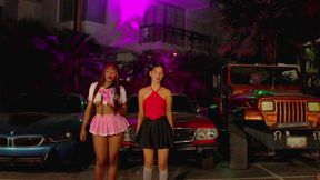 These girls can't hold out and hide in the parking lot to have lesbian sex GGmansion