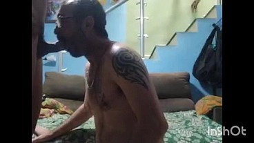 O casado tava com tensão no rabo . Veio na minha casa meti gostoso e depois quis gozar no meu cu.