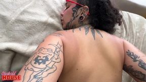 homem de pau grande enfiando tudo no cu peludo de uma morena bem safada