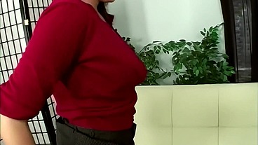 Bobbi Lennox Deepthroats and Swallows Dick Delaware