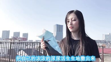 【中文字幕】在可灌500ml尿尿的大容量携带式洗手间里打飞机!? 幸亏有单人帐篷，所以在户外也可以露出呢...日本女孩,手交,Miki姐