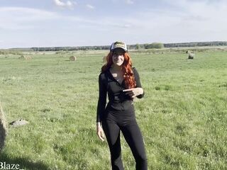 Napalona ruda laska wyruchała fotografa podczas sesji zdjęciowej - POLSKIE PORNO