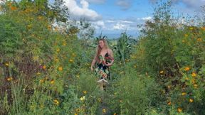 Between Flowers and Love: Intimacy in a Motorhome