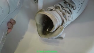 piss in new Sneakers (AF1, Adidas Hardcourt)