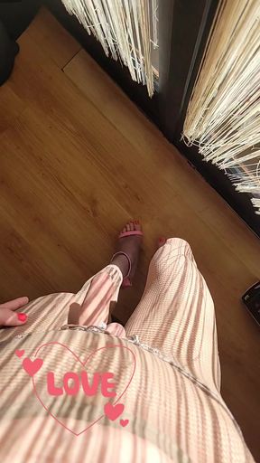 at the Balcon BarBie Monday, April 6, 2026 VaneSsaBiTCHx PariSChienne Trvprod91