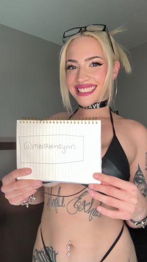 Curvy Onlyfan shows off big tits and round ass