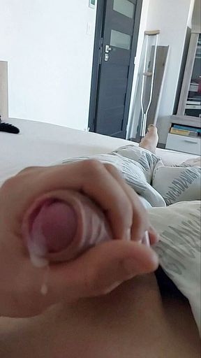 Morning alone handjob ( slow motion happy end )