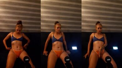 Webcam Girl Reacts To Her Tippers