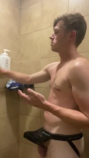 Demonstrating off in Locker Apartment Showers and Jism-Shot