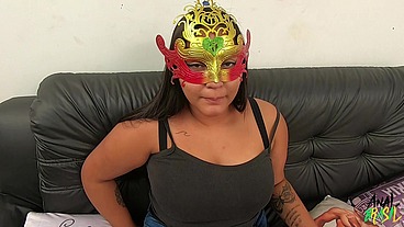 A boneca fode a peituda que faz a novinha BBW gozar - Kelly Bbw - Milla Andrade