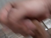 Me tiró un pajaso en el baño de mi suegra