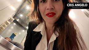 APAGON Espa&ntilde_a - Blackout SPAIN - Bloqu&eacute_e dans l'_ascenseur, elle finit par baiser son voisin mari&eacute_ - part 02