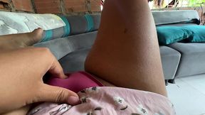 aprovecho que mis padres no estan en casa para masturbarme pensando en mis seguidores