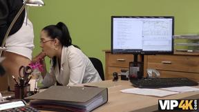 ”Brunette with tatted breasts took out her hoe personality in the office”