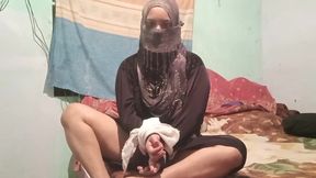 Hijab Wearing Girl Wants to Get Fucked by Uncut Hindu Dick